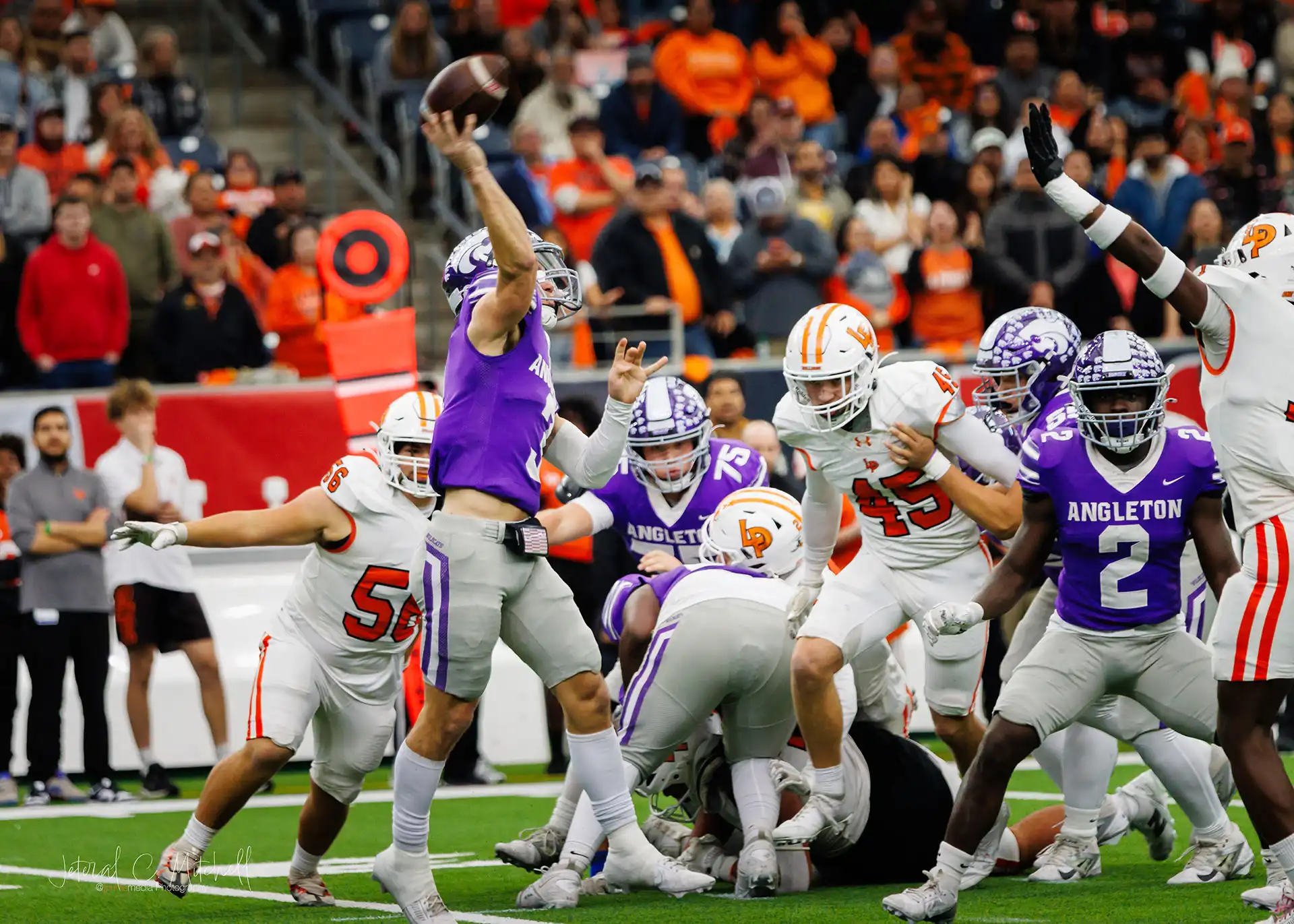 QB Passes on the run, #gamedaysportsjournal, #jcurtismedia