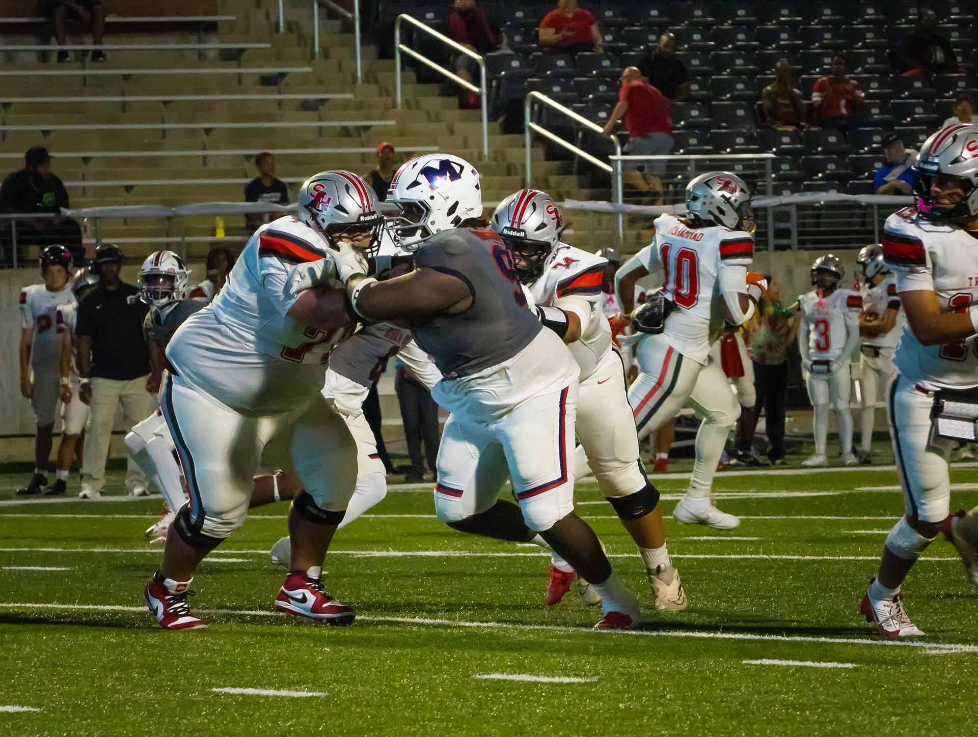 #AmirBowers, #jcurtismedia, #gamedaysportsjournal, defensive tackel, Manvel High School Football
