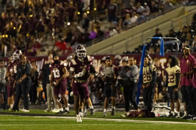 Benny Easter Jr Summer Creek wide receiver scoring touchdown vs Manvel – Gameday Sports Journal, Jeteral C. Mitchell #jcurtismedia, #gamedaysportsjournal