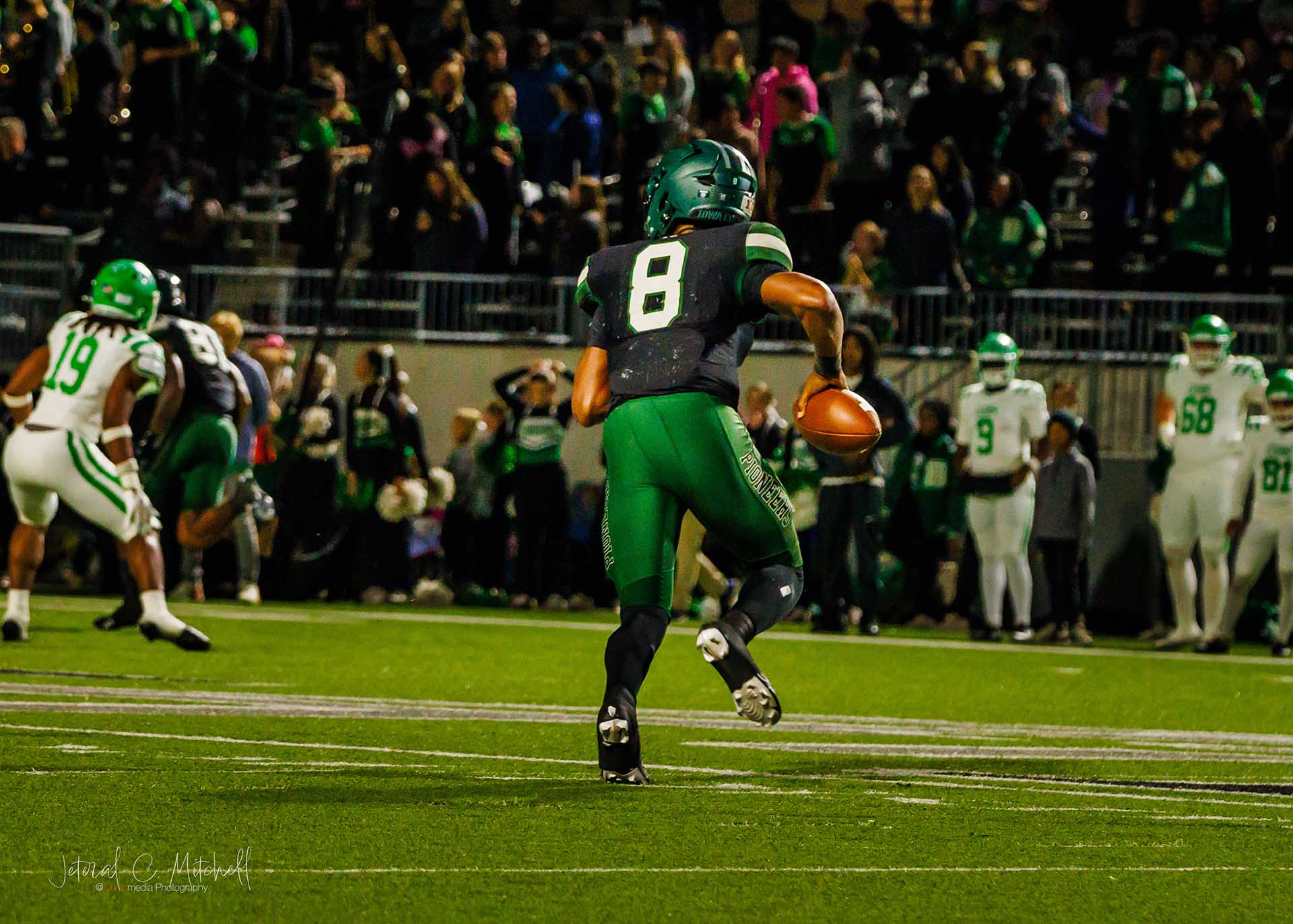CJ Glover Brenham sophomore wide receiver catching pass vs Iowa Colony – Gameday Sports Journal, Jeteral C. Mitchell, JCurtis Media