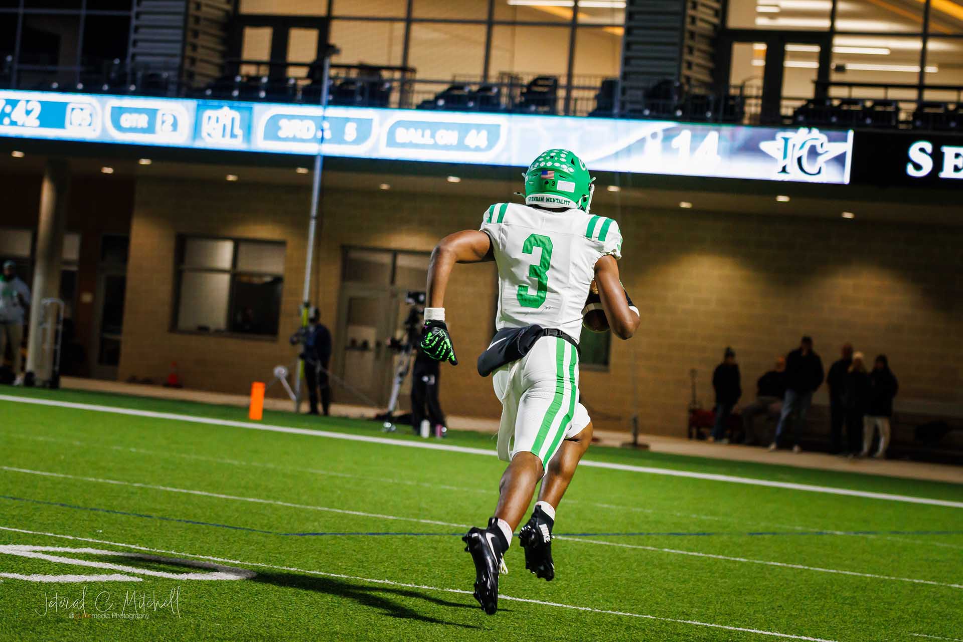 CJ Glover Brenham sophomore wide receiver catching pass vs Iowa Colony – Gameday Sports Journal, Jeteral C. Mitchell, JCurtis Media