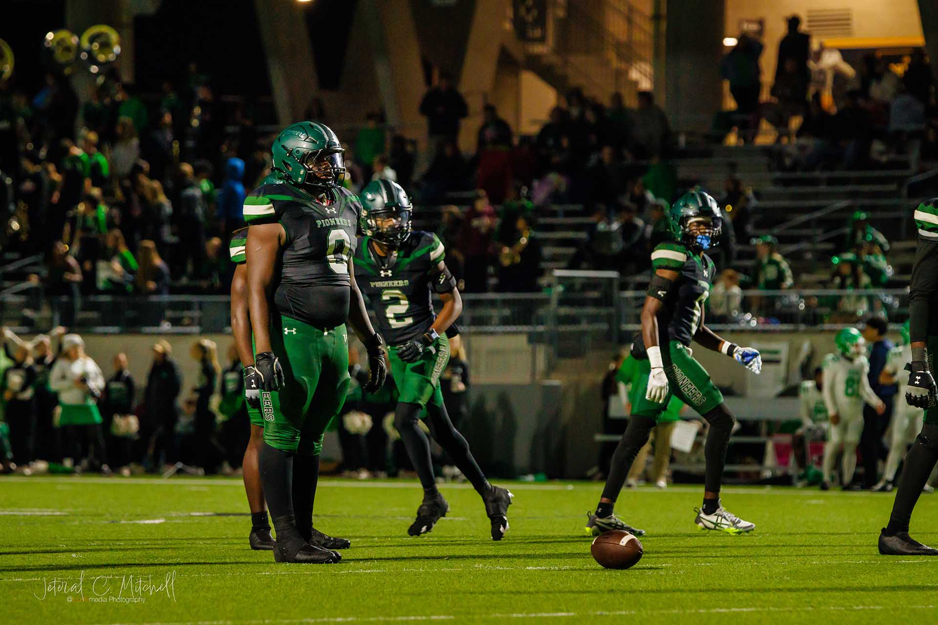 Daniel Swiney Iowa Colony senior defensive tackle/defensive end making a play vs Brenham – Gameday Sports Journal, Jeteral C. Mitchell, JCurtis Media