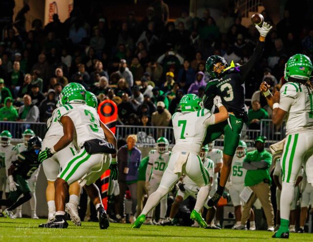 Kalen Simmons Iowa Colony sophomore free safety/cornerback making a play vs Brenham – Gameday Sports Journal, Jeteral C. Mitchell, JCurtis Media