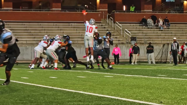 Football players, football in houston Texas, lineman, high school football, Alvin ISD, jeteral c. mitchell, #jcurtismedia, #gamedaysportsjournal, #jeteralcmitchell