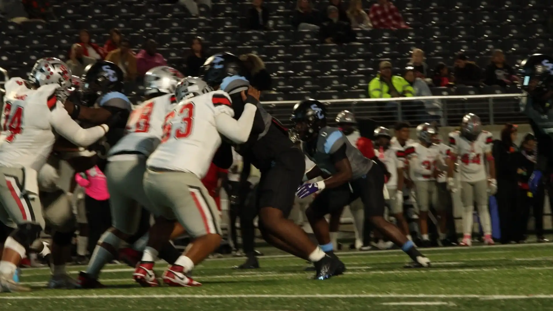 Football players, football in houston Texas, lineman, high school football, Alvin ISD, jeteral c. mitchell, #jcurtismedia, #gamedaysportsjournal, #jeteralcmitchell