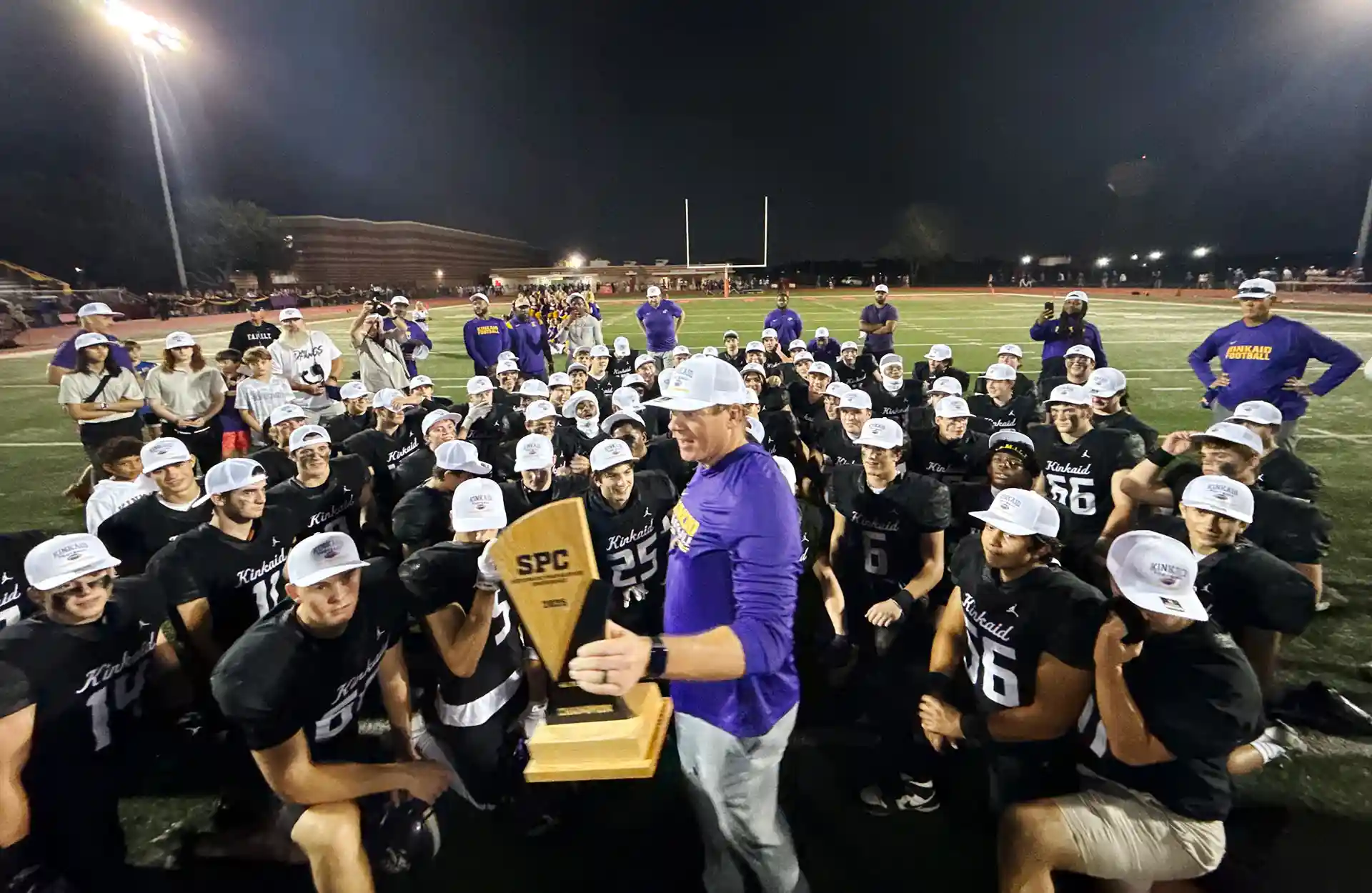 Football players, football in houston Texas, lineman, high school football, Alvin ISD, jeteral c. mitchell, #jcurtismedia, #gamedaysportsjournal, #jeteralcmitchell