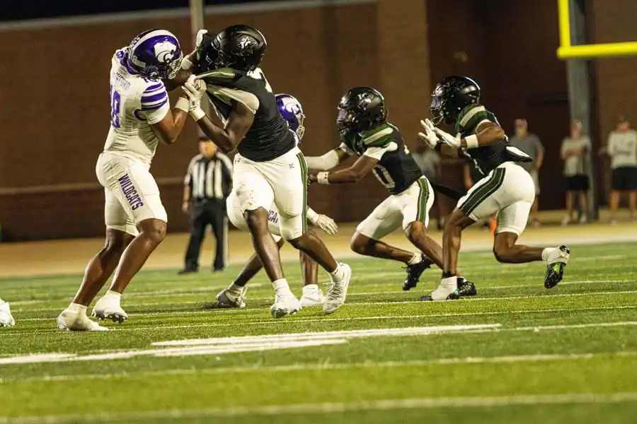 Iowa Colony varsity football action against Angleton