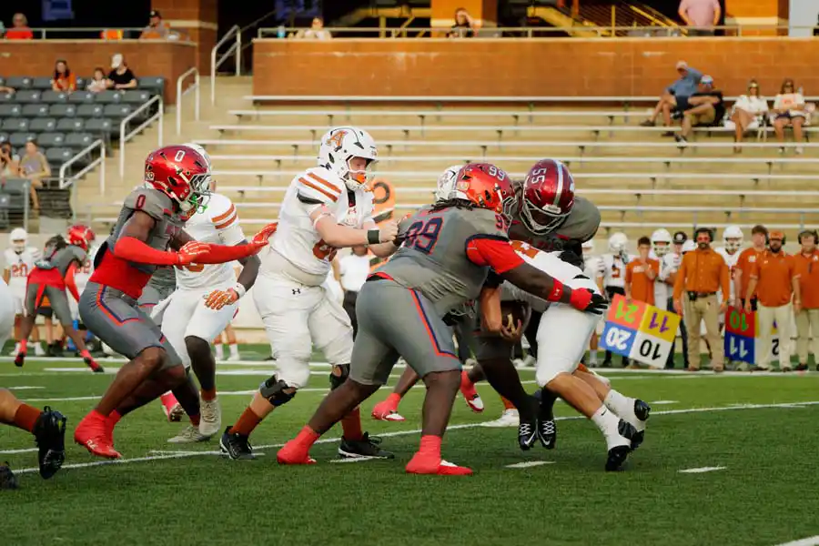 Manvel defensive linemen Amir Bowers and Jacob Jinkx against Alvin