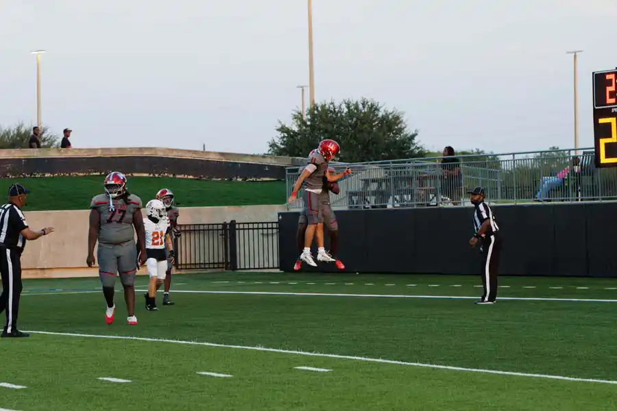 Alvin offense lines up against the Manvel defense