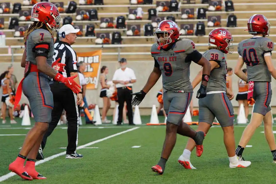 Alvin offense continues competing against Manvel