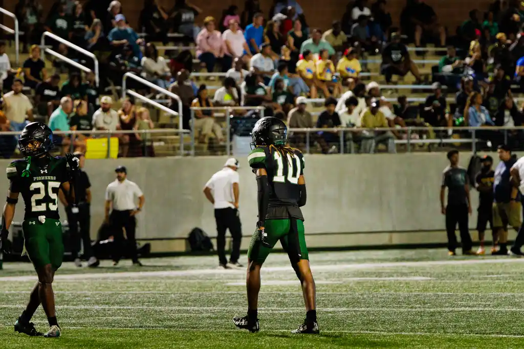 Iowa Colony number 10 Dylan Thomas on the field