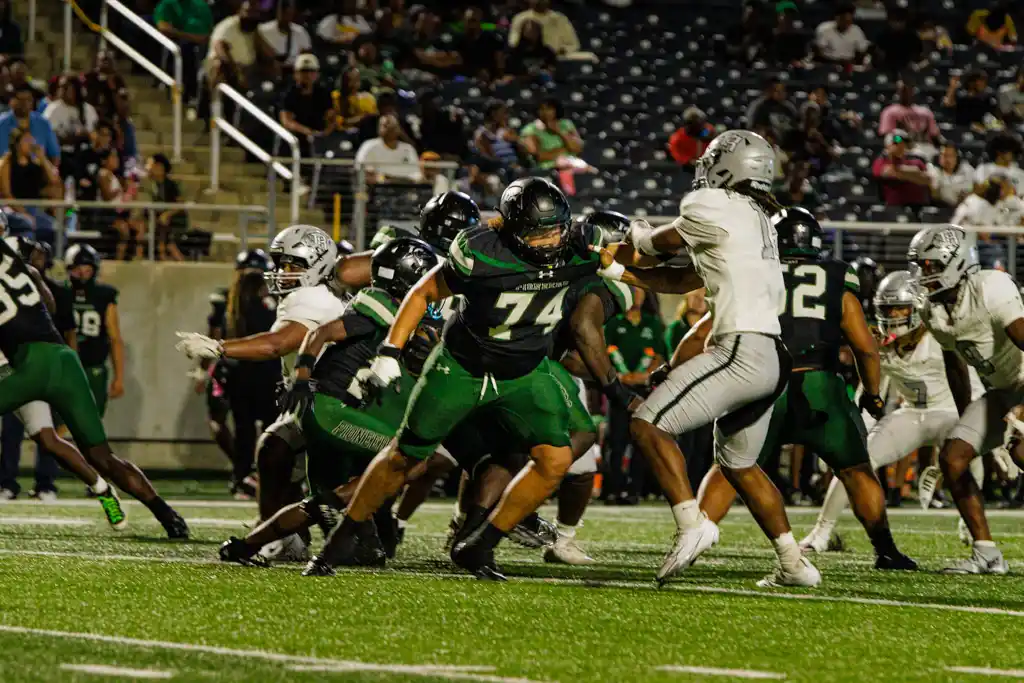 Iowa Colony offensive line engages Randle defenders
