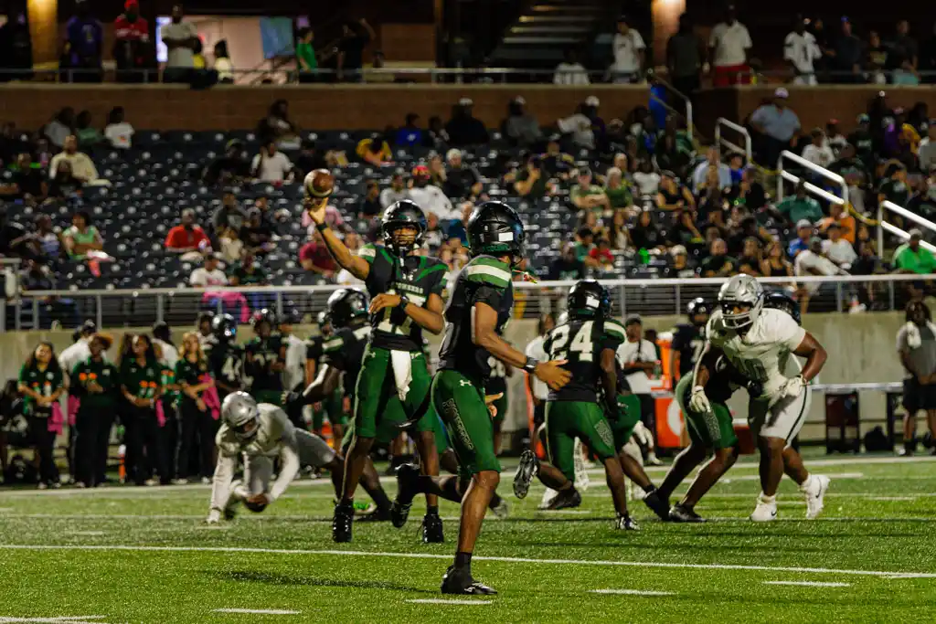 Iowa Colony quarterback Izard Evans prepares to throw