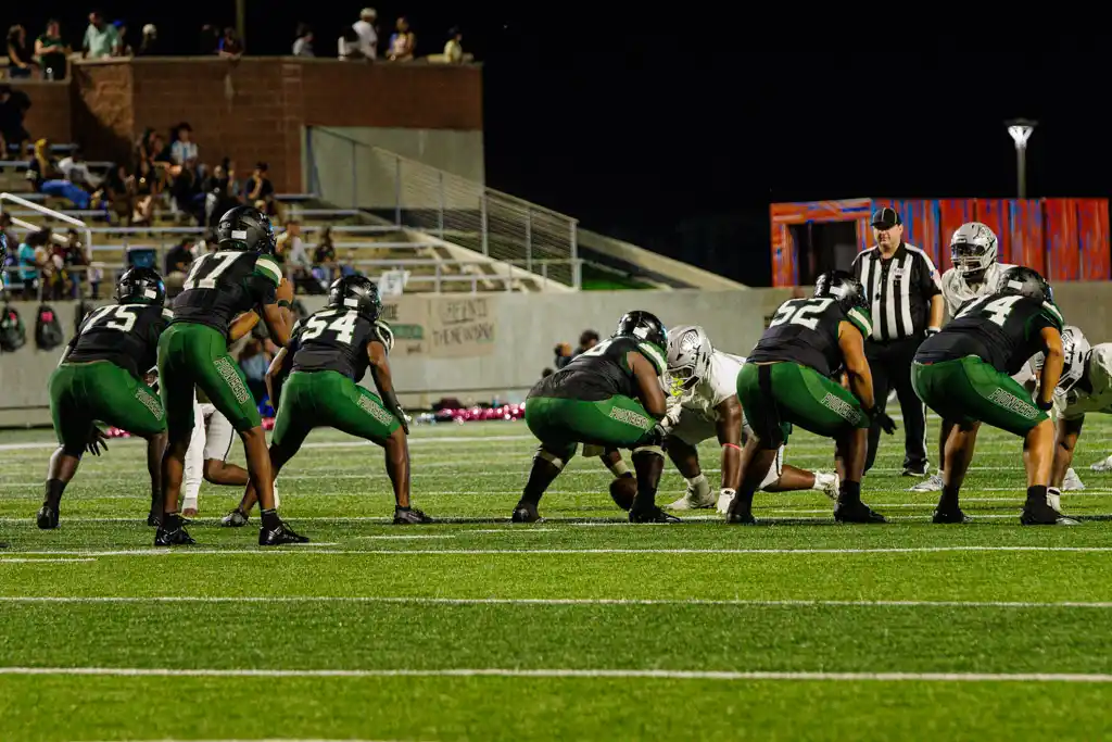 Iowa Colony offensive players continue competing against Randle