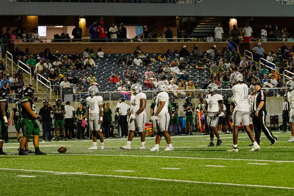 Randle defensive front prepares against Iowa Colony offensive line