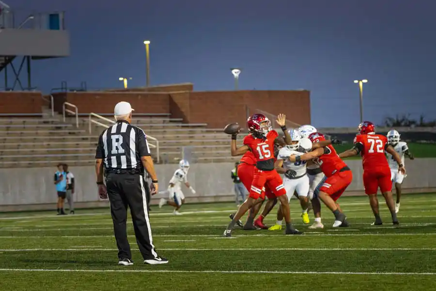 Manvel quarterback Khalil Thompson preparing to throw