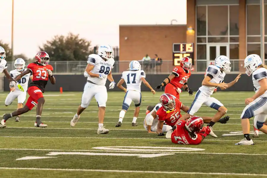Manvel Mavericks defensive pursuit against Sam Rayburn