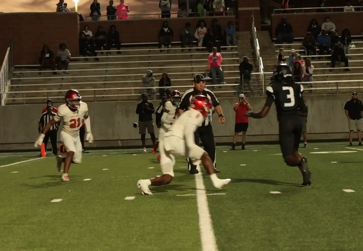 Jaylen Addai catching a pass for Shadow Creek against Manvel.